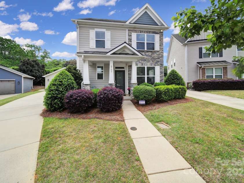 8702 Aspinwall Drive, Charlotte, NC 28216.  MLS# CAR4272484, YatesRealty ID 33800. 