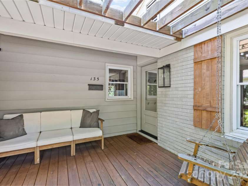 135 Wyanoke Avenue, Charlotte, NC 28205.  MLS# CAR4293275, YatesRealty ID 33801. 