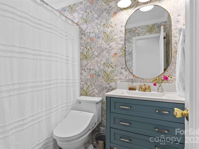 135 Wyanoke Avenue, Charlotte, NC 28205.  MLS# CAR4293275, YatesRealty ID 33801. 