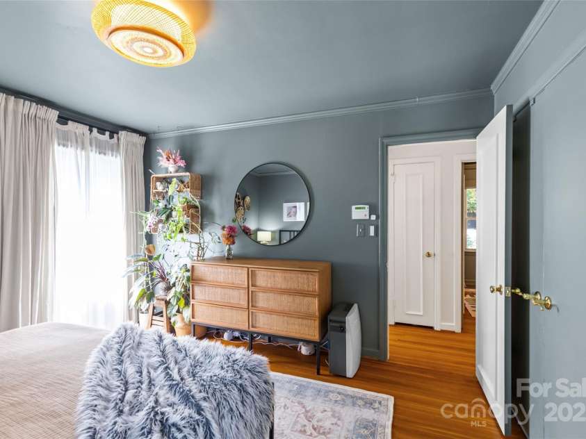 135 Wyanoke Avenue, Charlotte, NC 28205.  MLS# CAR4293275, YatesRealty ID 33801. 