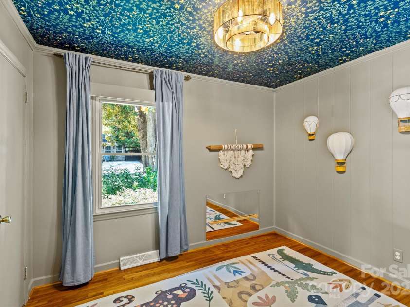 135 Wyanoke Avenue, Charlotte, NC 28205.  MLS# CAR4293275, YatesRealty ID 33801. 