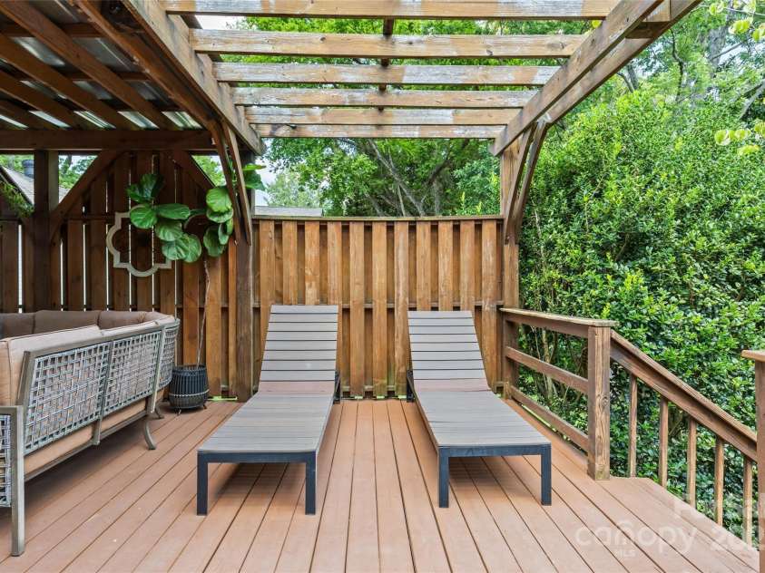 135 Wyanoke Avenue, Charlotte, NC 28205.  MLS# CAR4293275, YatesRealty ID 33801. 