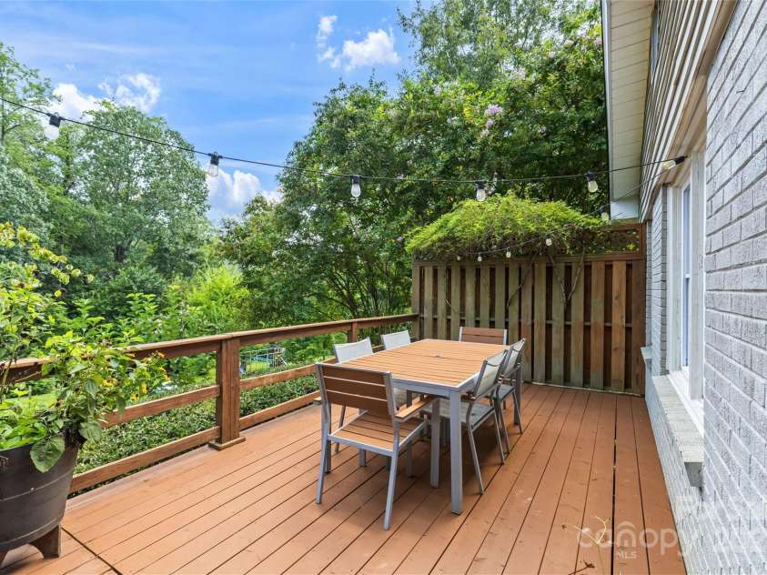 135 Wyanoke Avenue, Charlotte, NC 28205.  MLS# CAR4293275, YatesRealty ID 33801. 