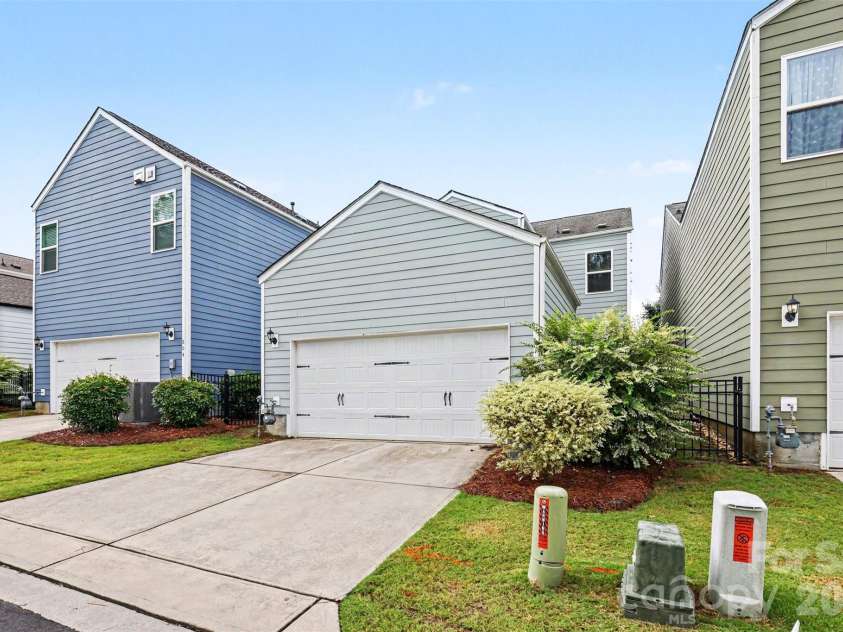 808 Lyndon Station Drive, Pineville, NC 28134.  MLS# CAR4391345, YatesRealty ID 33802. 