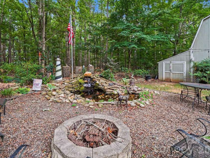 6007 Charlton Oaks Drive, Waxhaw, NC 28173.  MLS# CAR4395428, YatesRealty ID 33803. Fire pit area