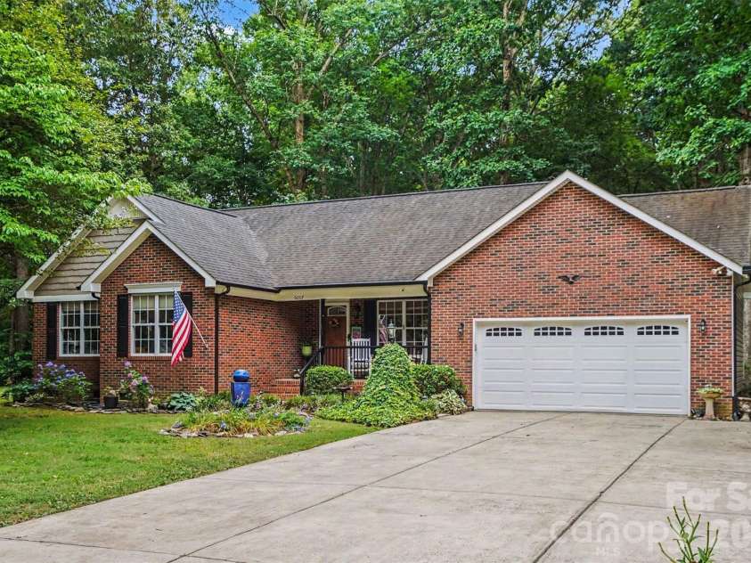 6007 Charlton Oaks Drive, Waxhaw, NC 28173.  MLS# CAR4395428, YatesRealty ID 33803. Front