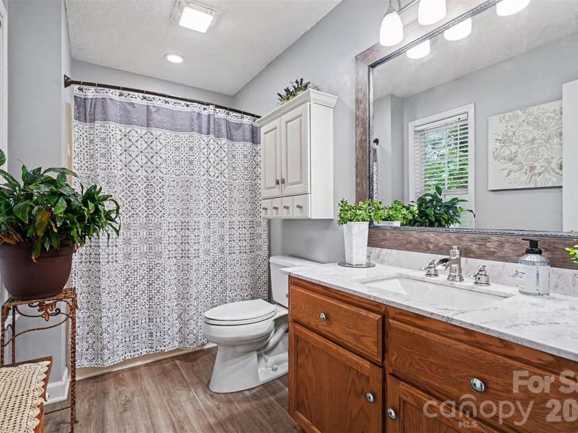 6007 Charlton Oaks Drive, Waxhaw, NC 28173.  MLS# CAR4395428, YatesRealty ID 33803. Hall bathroom