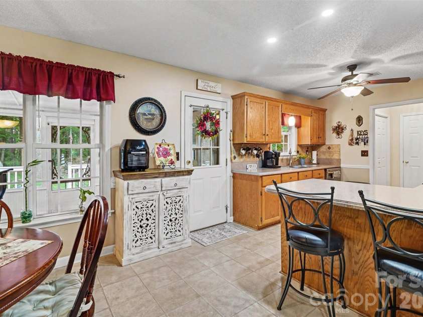 6007 Charlton Oaks Drive, Waxhaw, NC 28173.  MLS# CAR4395428, YatesRealty ID 33803. Kitchen with view of backyard