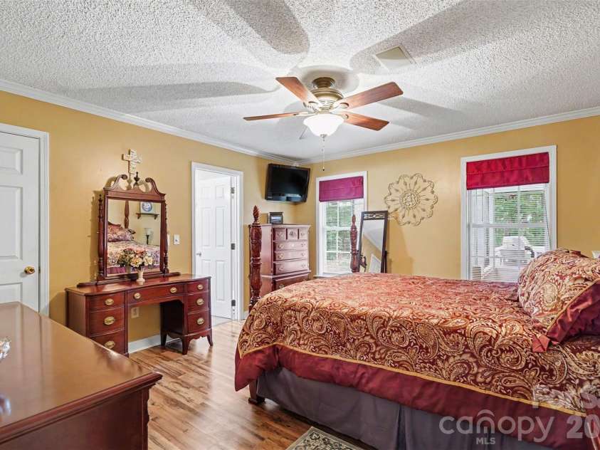 6007 Charlton Oaks Drive, Waxhaw, NC 28173.  MLS# CAR4395428, YatesRealty ID 33803. Primary Bedroom