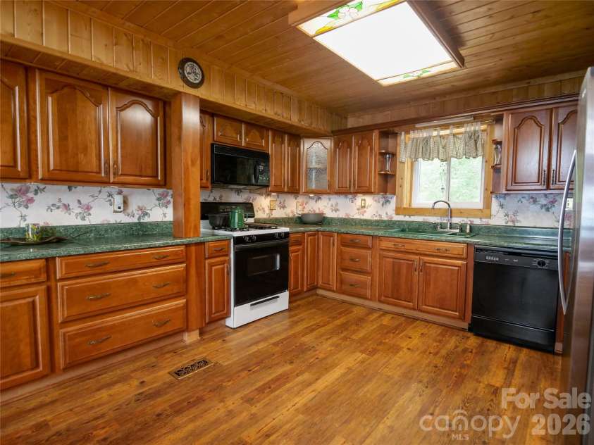 386 Arrowhead Trail, Columbus, NC 28722.  MLS# CAR4395929, YatesRealty ID 33804. 