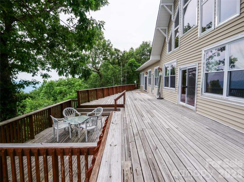 386 Arrowhead Trail, Columbus, NC 28722.  MLS# CAR4395929, YatesRealty ID 33804. 