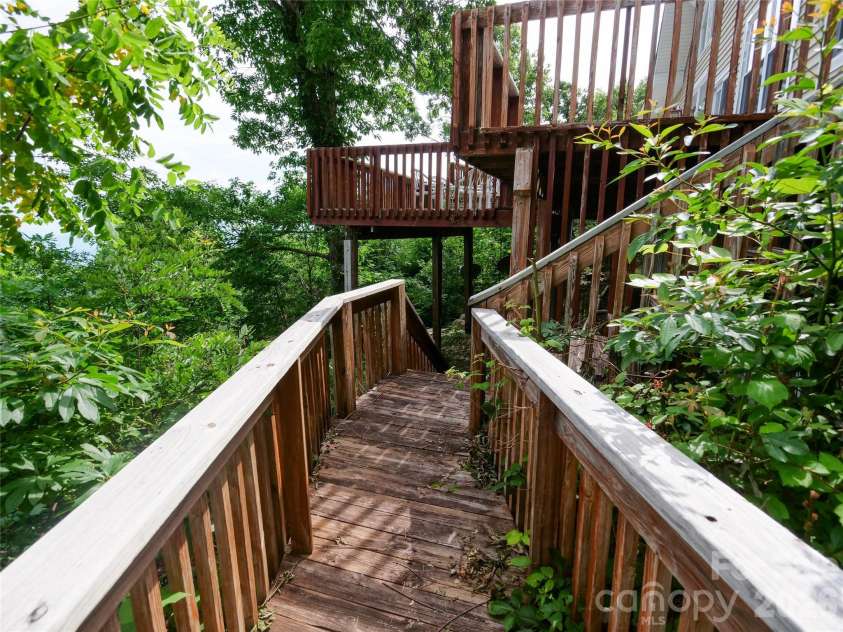 386 Arrowhead Trail, Columbus, NC 28722.  MLS# CAR4395929, YatesRealty ID 33804. 