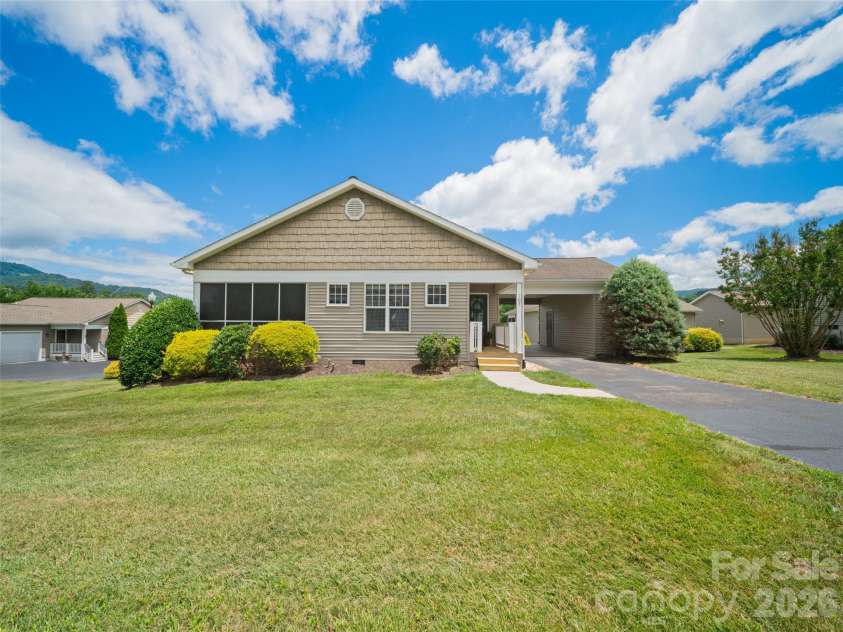 107 Cottage Loop, Waynesville, NC 28785.  MLS# CAR4397940, YatesRealty ID 33805. 