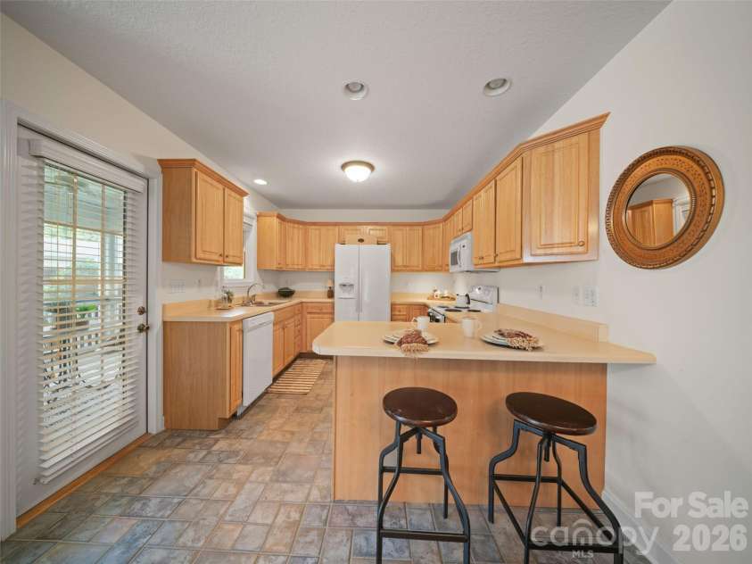 107 Cottage Loop, Waynesville, NC 28785.  MLS# CAR4397940, YatesRealty ID 33805. 