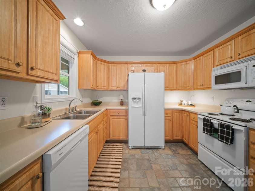 107 Cottage Loop, Waynesville, NC 28785.  MLS# CAR4397940, YatesRealty ID 33805. 