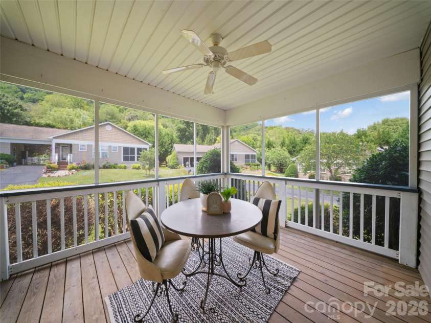 107 Cottage Loop, Waynesville, NC 28785.  MLS# CAR4397940, YatesRealty ID 33805. 