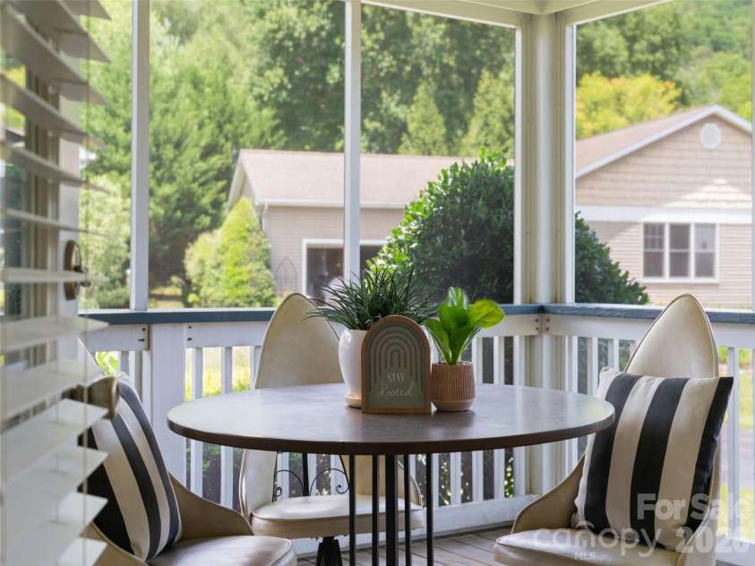 107 Cottage Loop, Waynesville, NC 28785.  MLS# CAR4397940, YatesRealty ID 33805. 