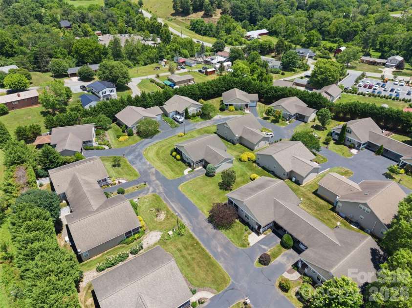 107 Cottage Loop, Waynesville, NC 28785.  MLS# CAR4397940, YatesRealty ID 33805. 