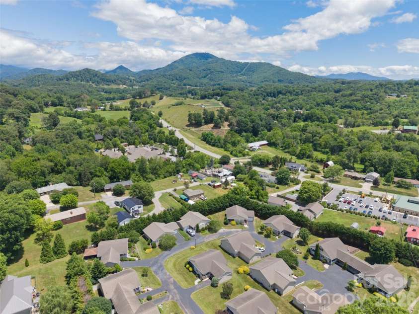 107 Cottage Loop, Waynesville, NC 28785.  MLS# CAR4397940, YatesRealty ID 33805. 