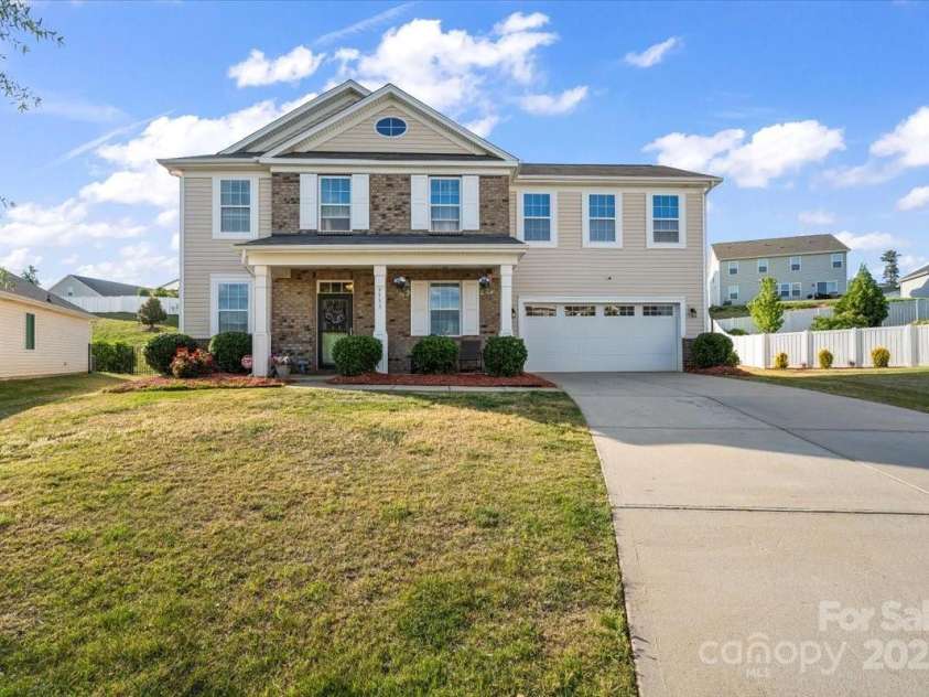 9533 Silverdale Lane, Charlotte, NC 28269.  MLS# CAR4257239, YatesRealty ID 33805. 