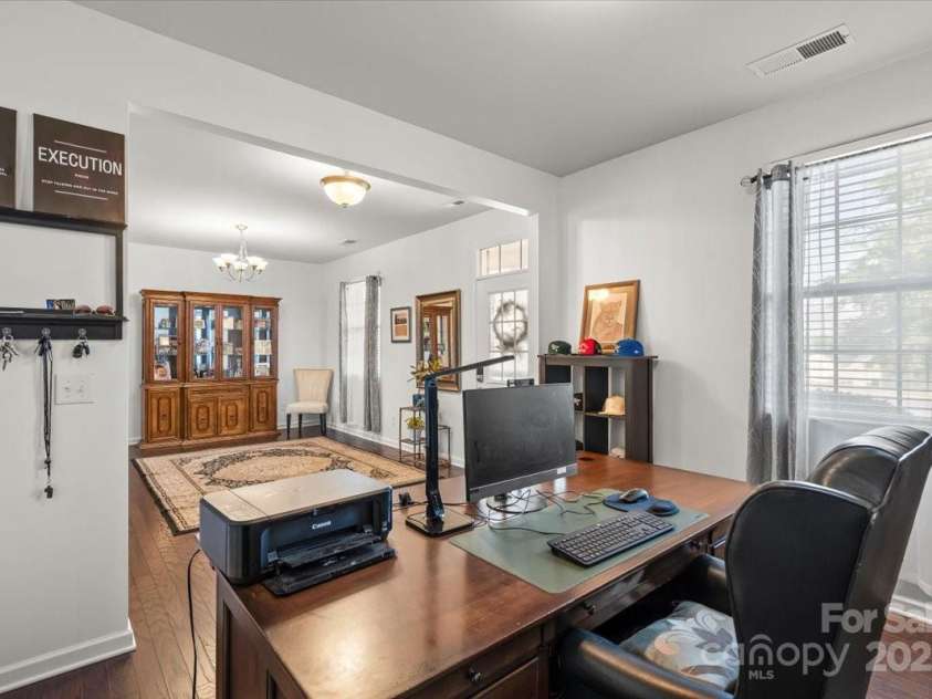 9533 Silverdale Lane, Charlotte, NC 28269.  MLS# CAR4257239, YatesRealty ID 33805. 