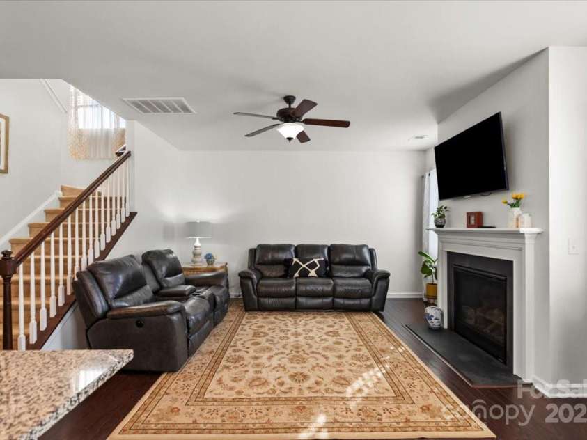 9533 Silverdale Lane, Charlotte, NC 28269.  MLS# CAR4257239, YatesRealty ID 33805. 