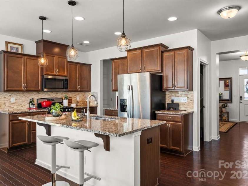 9533 Silverdale Lane, Charlotte, NC 28269.  MLS# CAR4257239, YatesRealty ID 33805. 