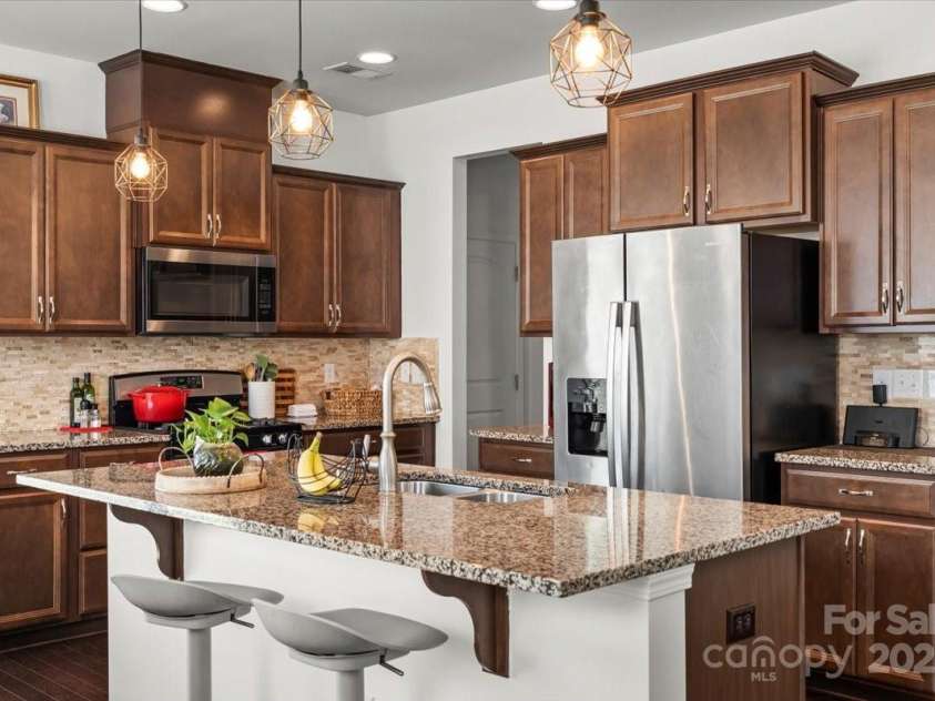 9533 Silverdale Lane, Charlotte, NC 28269.  MLS# CAR4257239, YatesRealty ID 33805. 