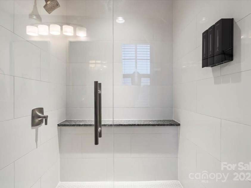 9533 Silverdale Lane, Charlotte, NC 28269.  MLS# CAR4257239, YatesRealty ID 33805. 