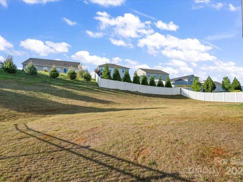 9533 Silverdale Lane, Charlotte, NC 28269.  MLS# CAR4257239, YatesRealty ID 33805. 