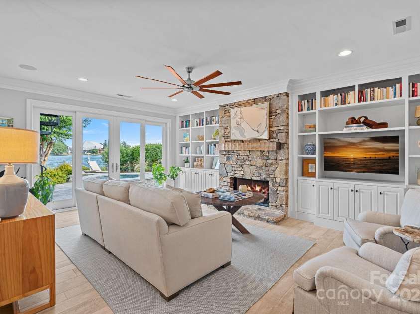 18408 Harbor Light Boulevard, Cornelius, NC 28031.  MLS# CAR4273907, YatesRealty ID 33806. 