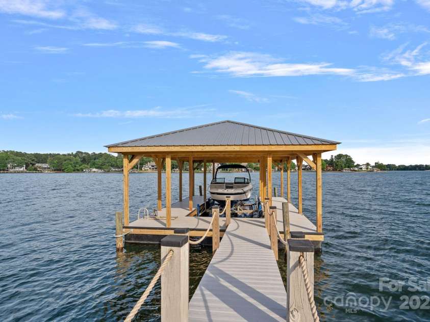 18408 Harbor Light Boulevard, Cornelius, NC 28031.  MLS# CAR4273907, YatesRealty ID 33806. 
