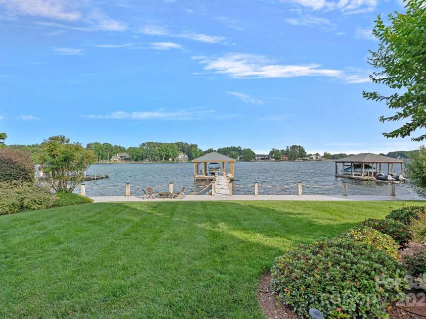 18408 Harbor Light Boulevard, Cornelius, NC 28031.  MLS# CAR4273907, YatesRealty ID 33806. 