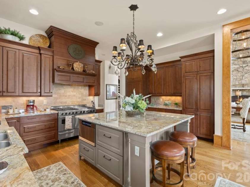 70 Norton Court, Highlands, NC 28741.  MLS# CAR4387101, YatesRealty ID 33806. Kitchen