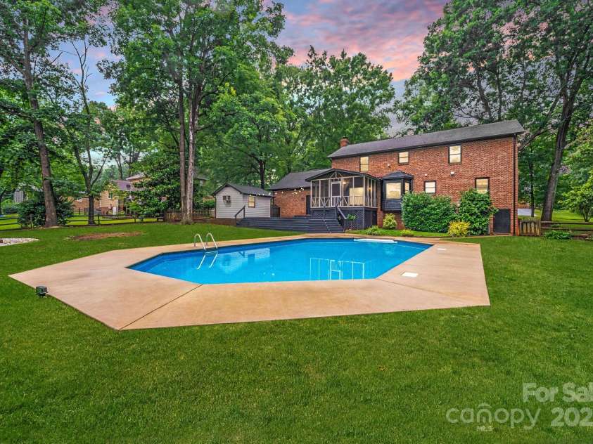 16512 Kimbolten Drive, Huntersville, NC 28078.  MLS# CAR4279598, YatesRealty ID 33807. 