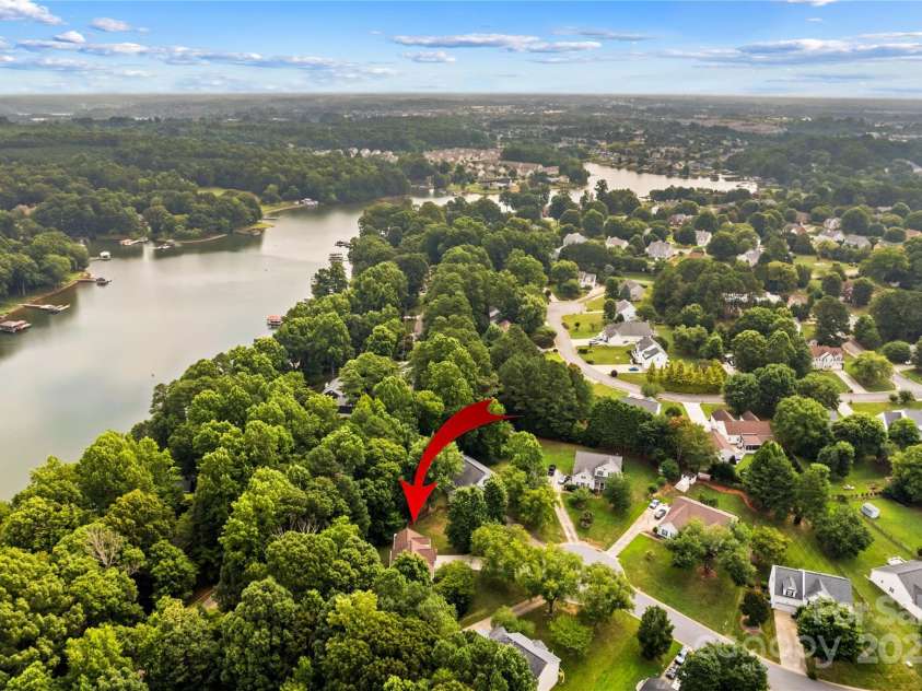 145 Summerbrook Lane, Mooresville, NC 28117.  MLS# CAR4280229, YatesRealty ID 33808. 