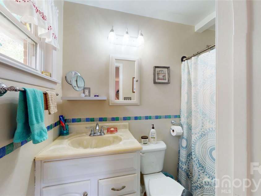 979 Greenville Highway, Brevard, NC 28712.  MLS# CAR4338067, YatesRealty ID 33808. Primary Bath On-suite