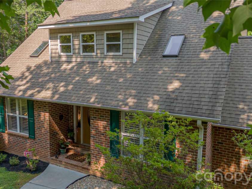 1518 Southpointe Drive, Morganton, NC 28655.  MLS# CAR4397240, YatesRealty ID 33809. 