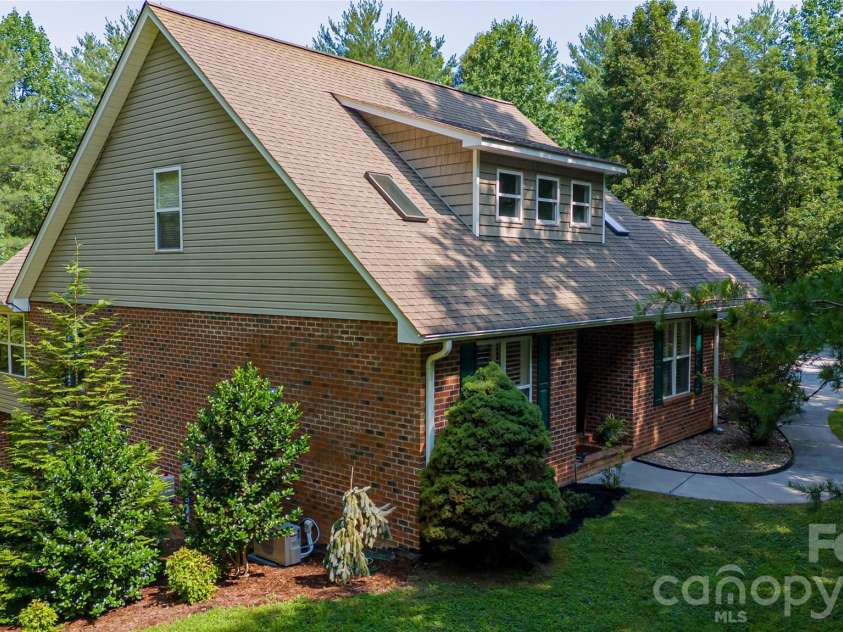 1518 Southpointe Drive, Morganton, NC 28655.  MLS# CAR4397240, YatesRealty ID 33809. 