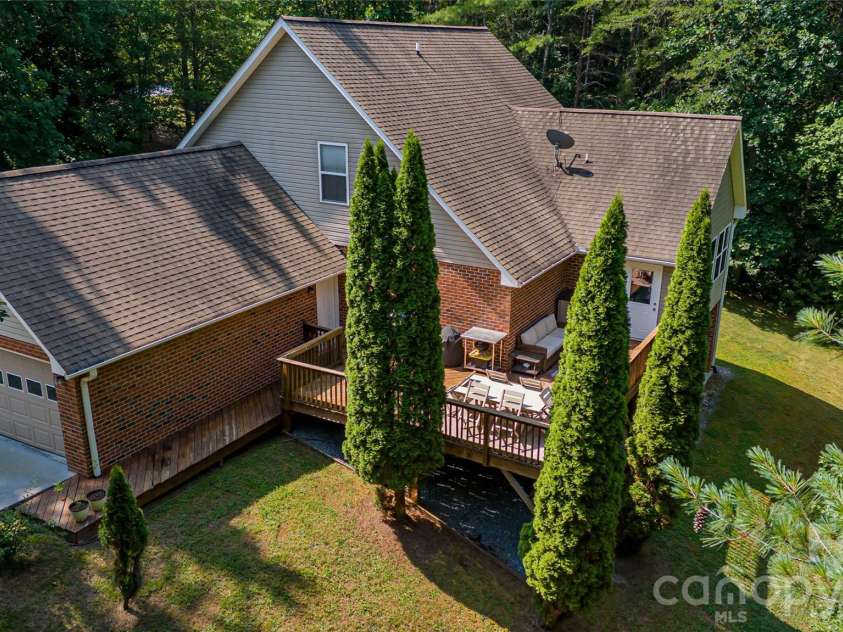1518 Southpointe Drive, Morganton, NC 28655.  MLS# CAR4397240, YatesRealty ID 33809. 