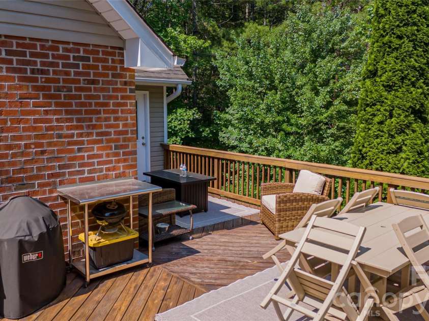 1518 Southpointe Drive, Morganton, NC 28655.  MLS# CAR4397240, YatesRealty ID 33809. 