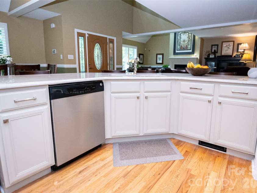 1518 Southpointe Drive, Morganton, NC 28655.  MLS# CAR4397240, YatesRealty ID 33809. 