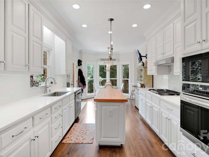 3524 Kylemore Court, Charlotte, NC 28210.  MLS# CAR4388897, YatesRealty ID 33810. 