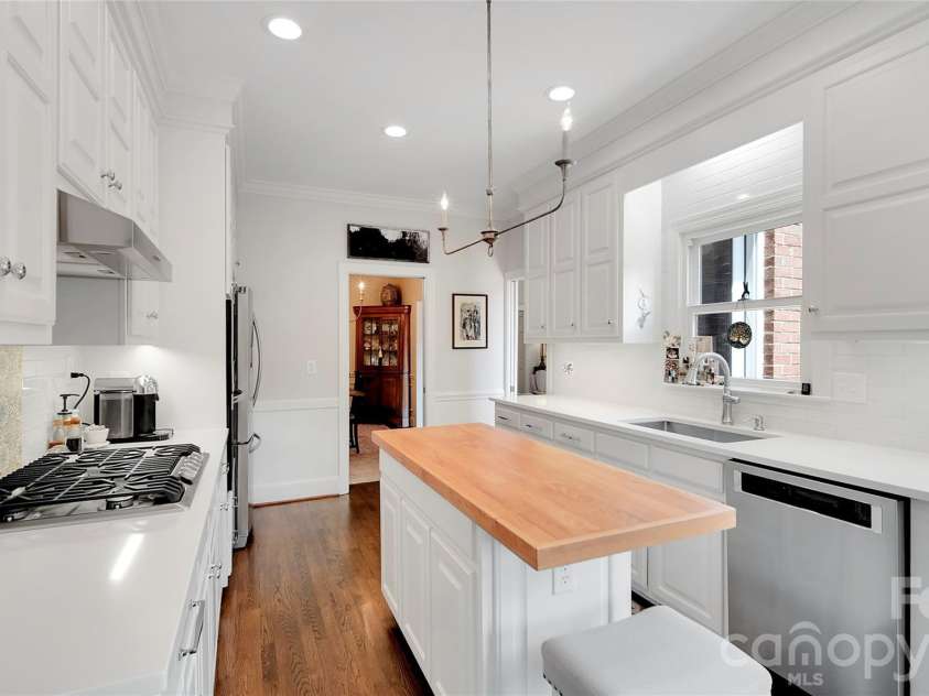 3524 Kylemore Court, Charlotte, NC 28210.  MLS# CAR4388897, YatesRealty ID 33810. 