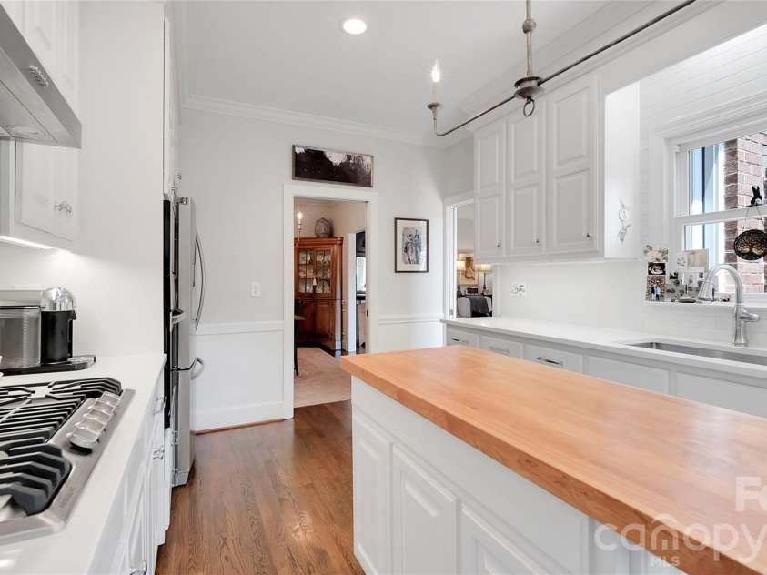 3524 Kylemore Court, Charlotte, NC 28210.  MLS# CAR4388897, YatesRealty ID 33810. 