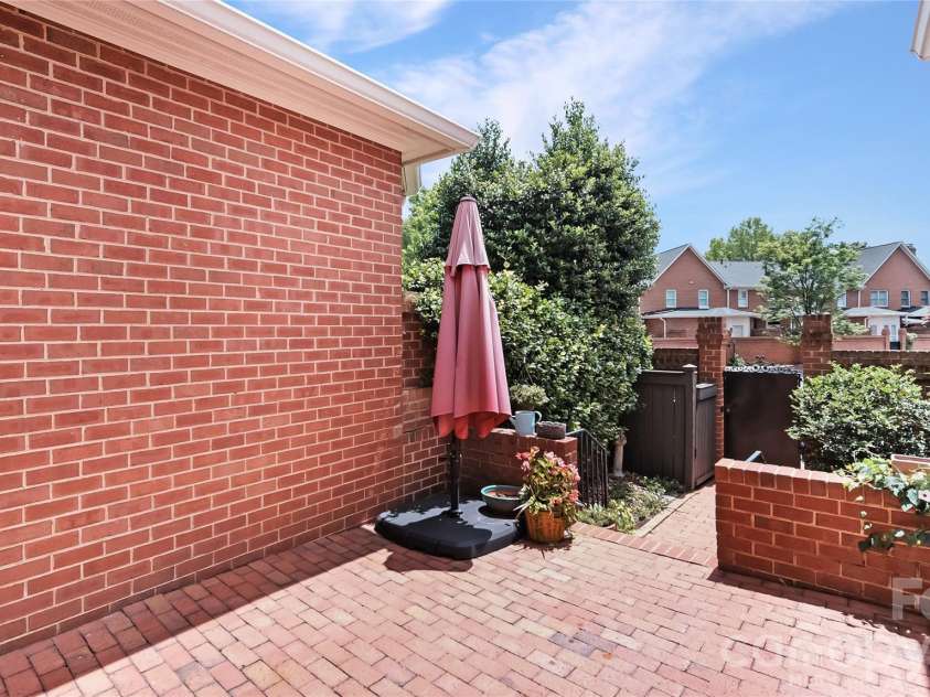 3524 Kylemore Court, Charlotte, NC 28210.  MLS# CAR4388897, YatesRealty ID 33810. 
