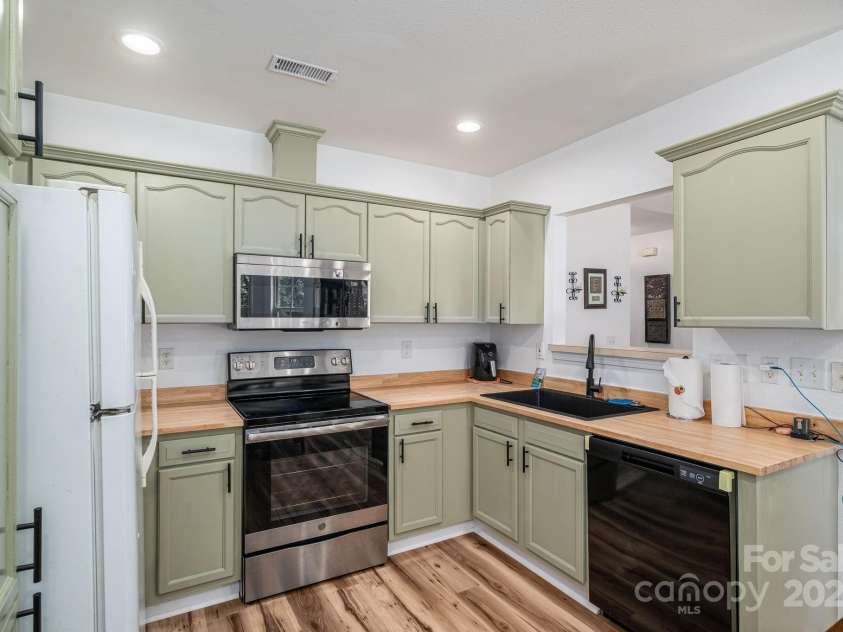 1441 Spring View Court, Rock Hill, SC 29732.  MLS# CAR4280950, YatesRealty ID 33811. 