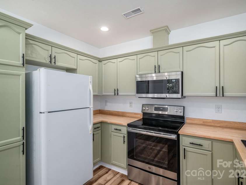 1441 Spring View Court, Rock Hill, SC 29732.  MLS# CAR4280950, YatesRealty ID 33811. 