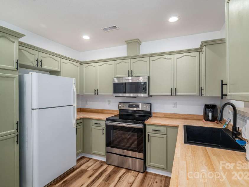 1441 Spring View Court, Rock Hill, SC 29732.  MLS# CAR4280950, YatesRealty ID 33811. 