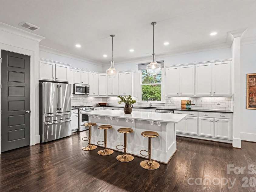 1615 Main Street, Charlotte, NC 28204.  MLS# CAR4386358, YatesRealty ID 33811. 